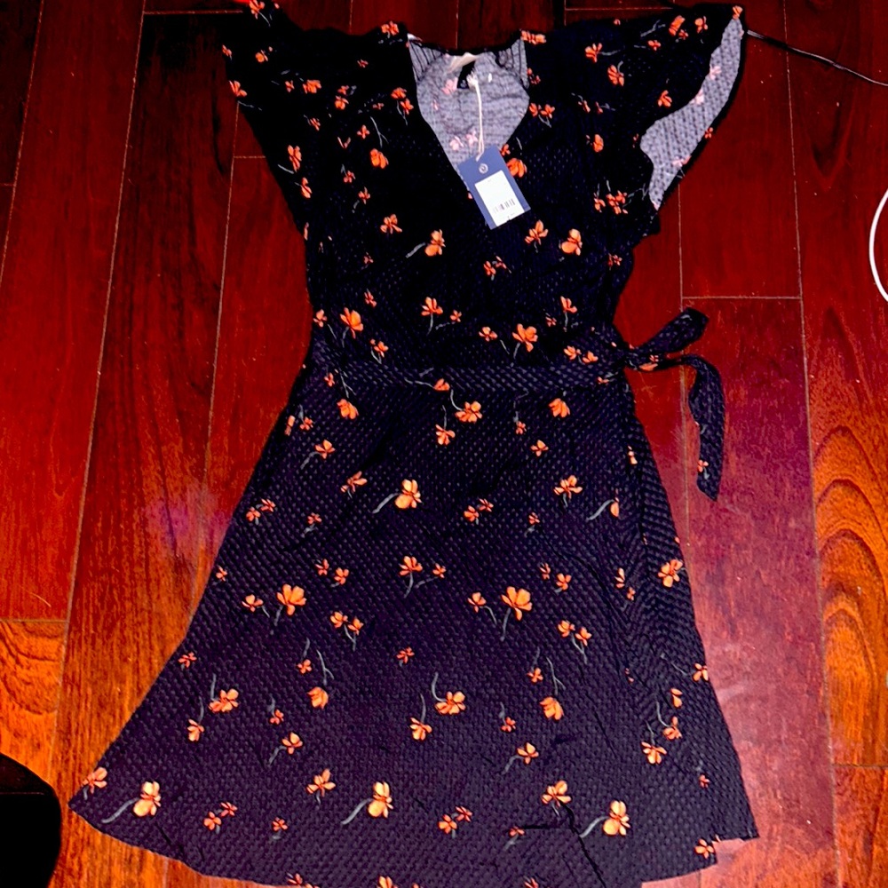 Universal thread/ black dress with red flowers/ size: M
